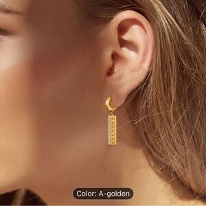 Elegant Gold Geometric Earrings